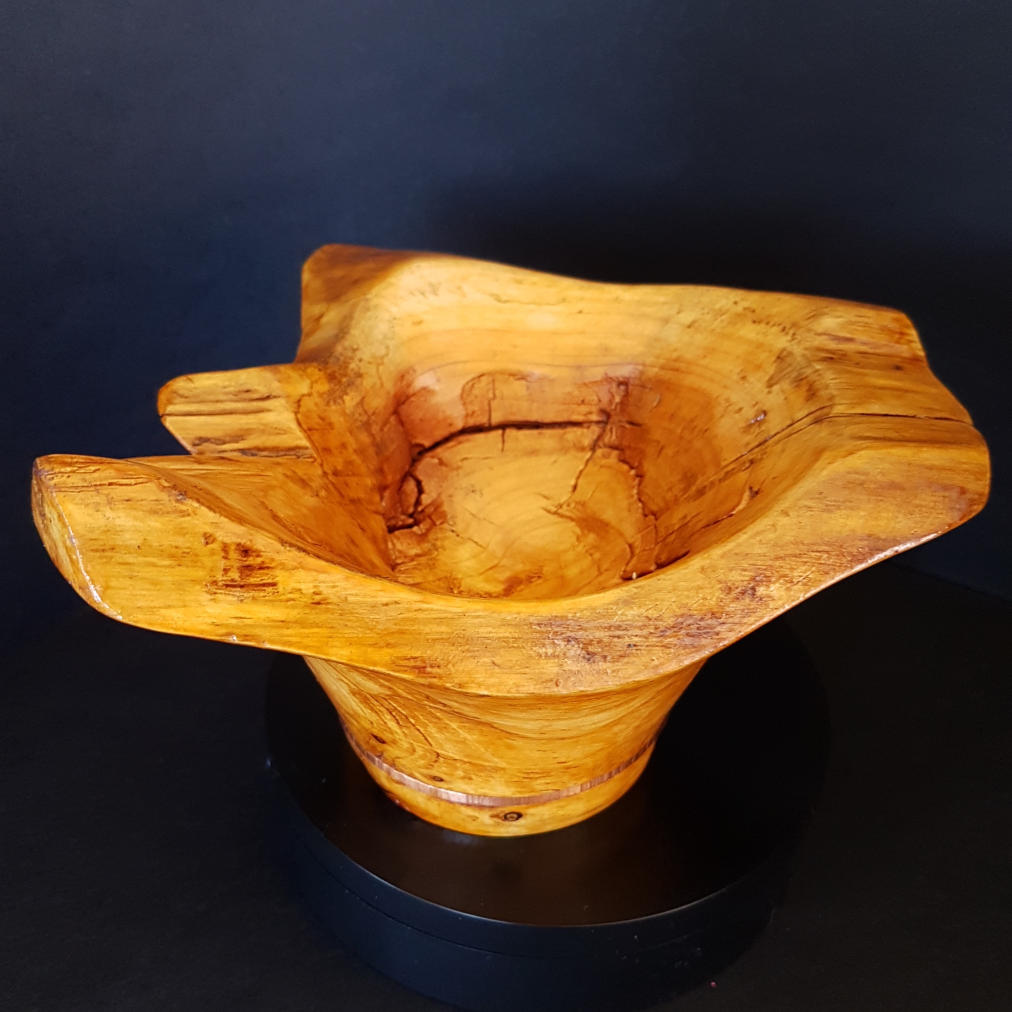 Bowl with copper inlay Image Number 2